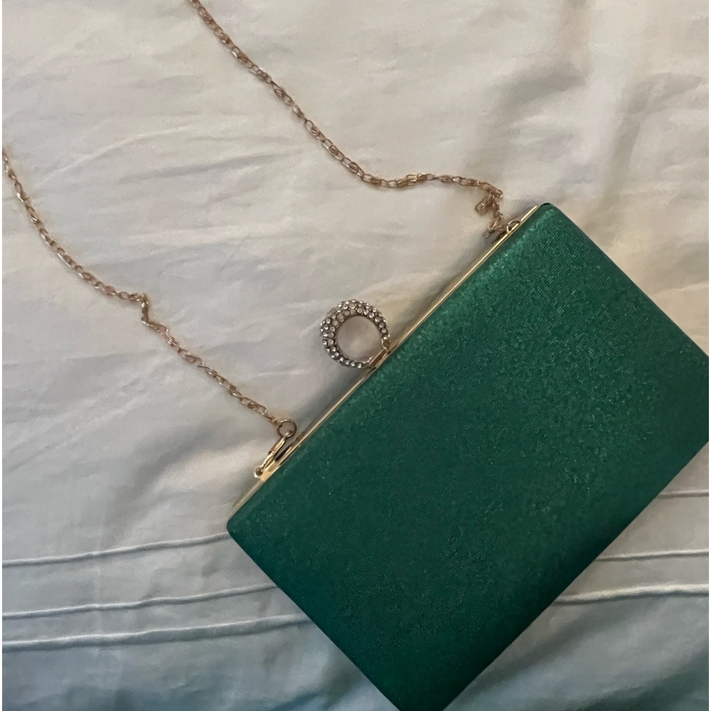 De Blossom Collection green sparkly ring clutch